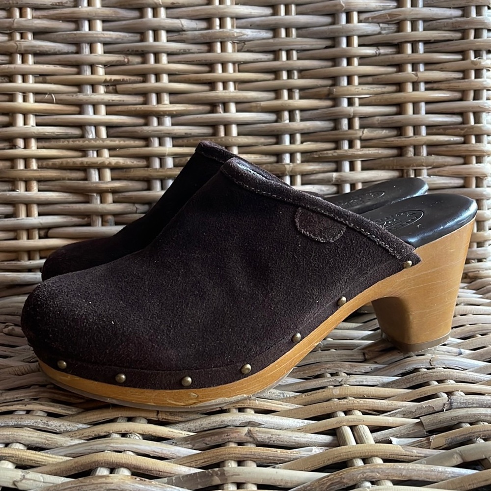 American Eagle brown suede clogs